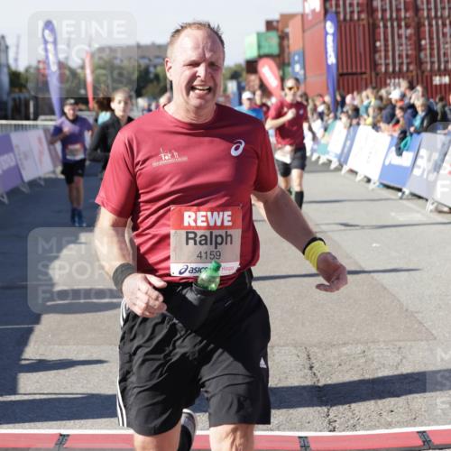 03.10.2025 - Köhlbrandbrückenlauf Jannik Wohlers http://msf.ph/oto/9049570 03.10.2025 13:07:47 Ziel 4159, 4165, 4263, 4310, 4382, 5993, 6120, 6285, 6384, 6651, 6696, 6744, 6800, 6821 meine-sportfotos.de