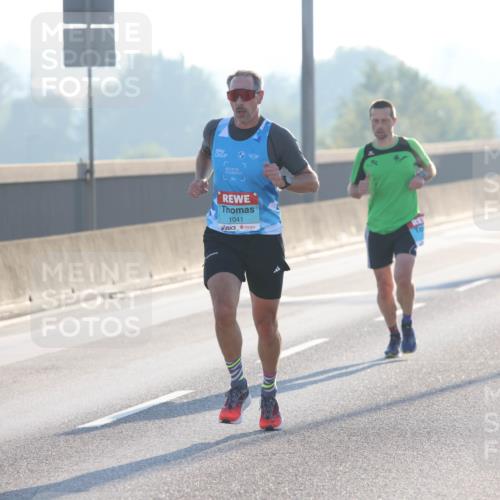 03.10.2025 - Köhlbrandbrückenlauf Lena Gebhardt http://msf.ph/oto/9049573 03.10.2025 09:13:04 Position 1 7, 1041 meine-sportfotos.de