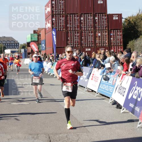 03.10.2025 - Köhlbrandbrückenlauf Jannik Wohlers http://msf.ph/oto/9049580 03.10.2025 13:07:49 Ziel 4159, 4310, 4382, 5993, 6120, 6163, 6285, 6384, 6651, 6696, 6744, 6800, 6821 meine-sportfotos.de
