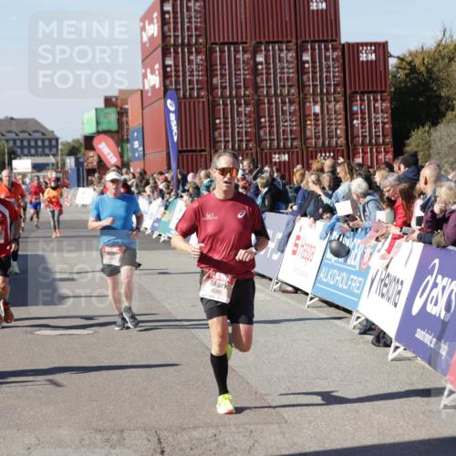 03.10.2025 - Köhlbrandbrückenlauf Jannik Wohlers http://msf.ph/oto/9049585 03.10.2025 13:07:49 Ziel 4159, 4310, 4382, 5993, 6120, 6163, 6285, 6384, 6651, 6696, 6744, 6800, 6821 meine-sportfotos.de