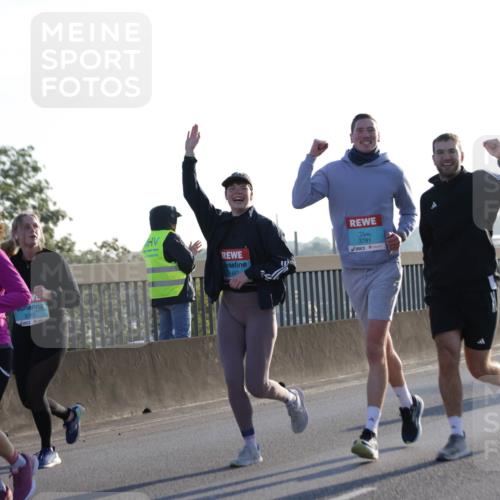 03.10.2025 - Köhlbrandbrückenlauf Jannik Wohlers http://msf.ph/oto/9049589 03.10.2025 09:18:28 Position 3 3555, 1487, 3781 meine-sportfotos.de