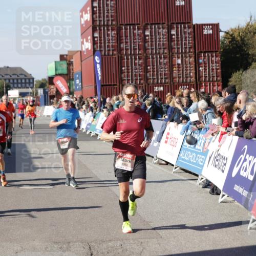 03.10.2025 - Köhlbrandbrückenlauf Jannik Wohlers http://msf.ph/oto/9049590 03.10.2025 13:07:49 Ziel 4159, 4310, 4382, 5993, 6120, 6163, 6285, 6384, 6651, 6696, 6744, 6800, 6821 meine-sportfotos.de
