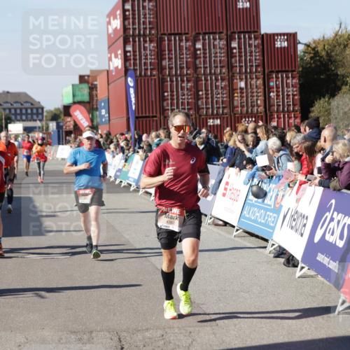 03.10.2025 - Köhlbrandbrückenlauf Jannik Wohlers http://msf.ph/oto/9049596 03.10.2025 13:07:49 Ziel 4159, 4310, 4382, 5993, 6120, 6163, 6285, 6384, 6651, 6696, 6744, 6800, 6821 meine-sportfotos.de