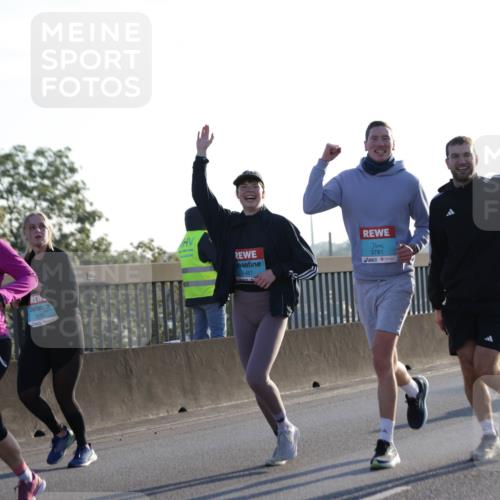 03.10.2025 - Köhlbrandbrückenlauf Jannik Wohlers http://msf.ph/oto/9049597 03.10.2025 09:18:28 Position 3 37, 3565, 1487, 3781 meine-sportfotos.de