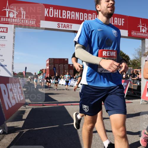 03.10.2025 - Köhlbrandbrückenlauf Lena Gebhardt http://msf.ph/oto/9049599 03.10.2025 13:21:00 Ziel 4680, 4915, 4916, 5006, 5084, 5130, 5156, 5169, 5363, 5377, 5501, 6282, 6296, 6645, 6646, 6648, 6650, 6703, 6780 meine-sportfotos.de