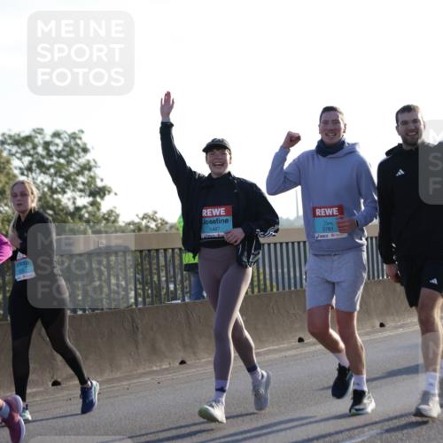 03.10.2025 - Köhlbrandbrückenlauf Jannik Wohlers http://msf.ph/oto/9049607 03.10.2025 09:18:28 Position 3 3798, 1487, 3781 meine-sportfotos.de
