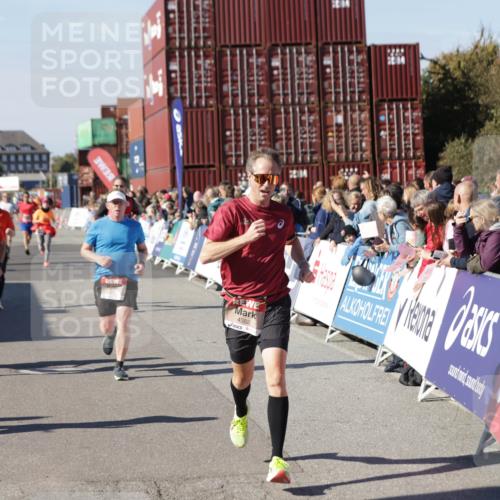 03.10.2025 - Köhlbrandbrückenlauf Jannik Wohlers http://msf.ph/oto/9049611 03.10.2025 13:07:49 Ziel 4159, 4310, 4382, 5993, 6120, 6163, 6285, 6384, 6651, 6696, 6744, 6800, 6821 meine-sportfotos.de