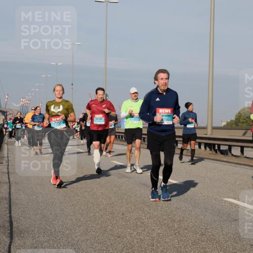 03.10.2025 - Köhlbrandbrückenlauf Fabian Wolf http://msf.ph/oto/9049615 03.10.2025 10:01:01 Position 3 1883, 3108, 712, 2800 meine-sportfotos.de