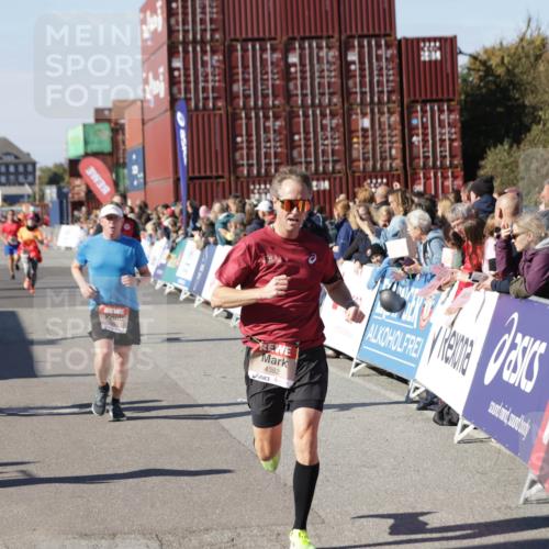03.10.2025 - Köhlbrandbrückenlauf Jannik Wohlers http://msf.ph/oto/9049619 03.10.2025 13:07:49 Ziel 4159, 4310, 4382, 5993, 6120, 6163, 6285, 6384, 6651, 6696, 6744, 6800, 6821 meine-sportfotos.de