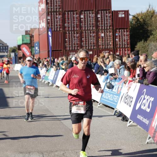 03.10.2025 - Köhlbrandbrückenlauf Jannik Wohlers http://msf.ph/oto/9049624 03.10.2025 13:07:50 Ziel 4159, 4310, 4382, 4639, 5993, 6120, 6163, 6244, 6285, 6384, 6409, 6651, 6696, 6744, 6800, 6821 meine-sportfotos.de