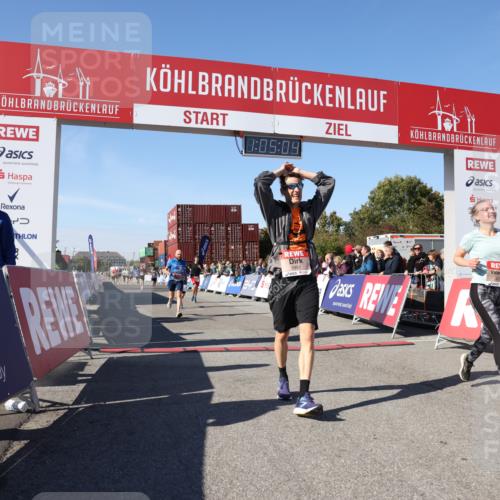 03.10.2025 - Köhlbrandbrückenlauf Lena Gebhardt http://msf.ph/oto/9049629 03.10.2025 13:05:05 Ziel 4098, 4175, 4217, 4240, 4256, 4490, 4585, 4751, 5670, 5785, 5951, 5952, 6561, 6719 meine-sportfotos.de