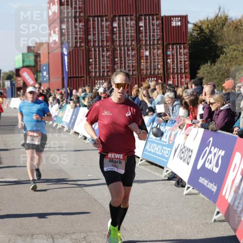 03.10.2025 - Köhlbrandbrückenlauf Jannik Wohlers http://msf.ph/oto/9049637 03.10.2025 13:07:50 Ziel 4159, 4310, 4382, 4639, 5993, 6120, 6163, 6244, 6285, 6384, 6409, 6651, 6696, 6744, 6800, 6821 meine-sportfotos.de