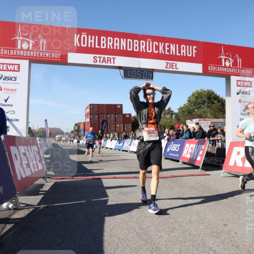 03.10.2025 - Köhlbrandbrückenlauf Lena Gebhardt http://msf.ph/oto/9049639 03.10.2025 13:05:05 Ziel 4098, 4175, 4217, 4240, 4256, 4490, 4585, 4751, 5670, 5785, 5951, 5952, 6561, 6719 meine-sportfotos.de
