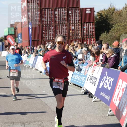03.10.2025 - Köhlbrandbrückenlauf Jannik Wohlers http://msf.ph/oto/9049644 03.10.2025 13:07:50 Ziel 4159, 4310, 4382, 4639, 5993, 6120, 6163, 6244, 6285, 6384, 6409, 6651, 6696, 6744, 6800, 6821 meine-sportfotos.de