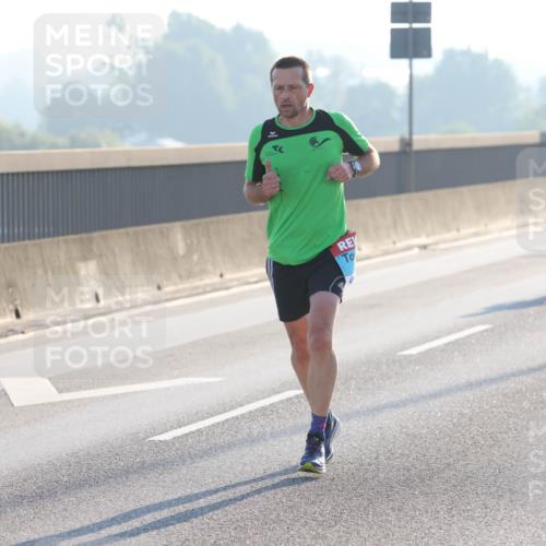 03.10.2025 - Köhlbrandbrückenlauf Lena Gebhardt http://msf.ph/oto/9049646 03.10.2025 09:13:07 Position 1  meine-sportfotos.de