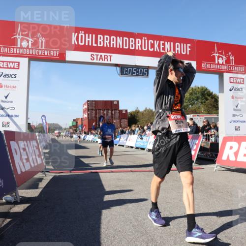 03.10.2025 - Köhlbrandbrückenlauf Lena Gebhardt http://msf.ph/oto/9049655 03.10.2025 13:05:06 Ziel 4098, 4175, 4217, 4256, 4490, 4585, 4751, 5670, 5785, 5951, 5952, 6561, 6719 meine-sportfotos.de