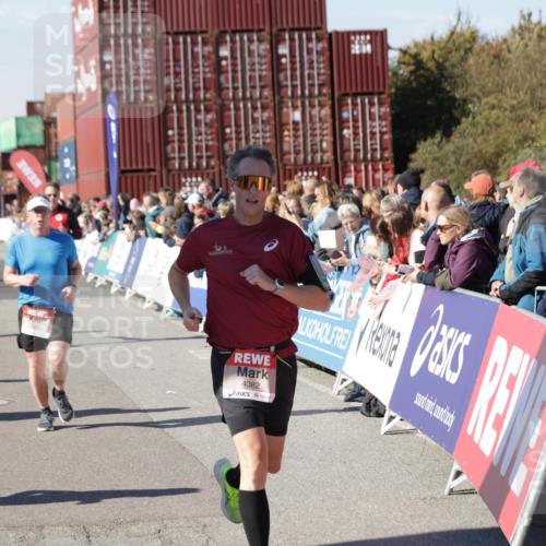 03.10.2025 - Köhlbrandbrückenlauf Jannik Wohlers http://msf.ph/oto/9049657 03.10.2025 13:07:50 Ziel 4159, 4310, 4382, 4639, 5993, 6120, 6163, 6244, 6285, 6384, 6409, 6651, 6696, 6744, 6800, 6821 meine-sportfotos.de