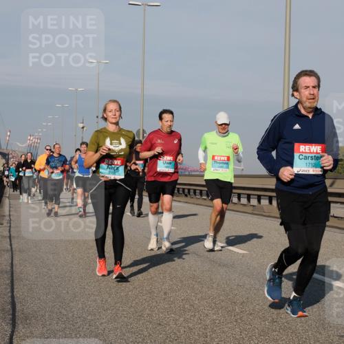 03.10.2025 - Köhlbrandbrückenlauf Fabian Wolf http://msf.ph/oto/9049658 03.10.2025 10:01:02 Position 3 3108, 1883, 1712 meine-sportfotos.de