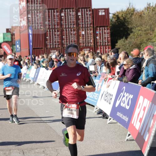 03.10.2025 - Köhlbrandbrückenlauf Jannik Wohlers http://msf.ph/oto/9049660 03.10.2025 13:07:50 Ziel 4159, 4310, 4382, 4639, 5993, 6120, 6163, 6244, 6285, 6384, 6409, 6651, 6696, 6744, 6800, 6821 meine-sportfotos.de