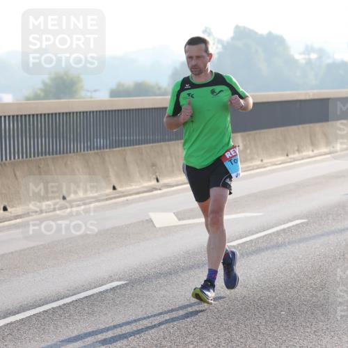 03.10.2025 - Köhlbrandbrückenlauf Lena Gebhardt http://msf.ph/oto/9049661 03.10.2025 09:13:08 Position 1  meine-sportfotos.de