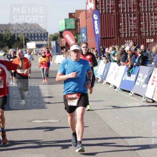 03.10.2025 - Köhlbrandbrückenlauf Jannik Wohlers http://msf.ph/oto/9049673 03.10.2025 13:07:51 Ziel 4159, 4310, 4382, 4639, 5993, 6120, 6163, 6244, 6285, 6384, 6409, 6651, 6696, 6800, 6821 meine-sportfotos.de