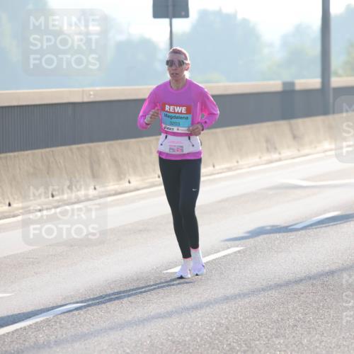 03.10.2025 - Köhlbrandbrückenlauf Lena Gebhardt http://msf.ph/oto/9049675 03.10.2025 09:13:10 Position 1 3203 meine-sportfotos.de