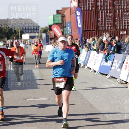 03.10.2025 - Köhlbrandbrückenlauf Jannik Wohlers http://msf.ph/oto/9049677 03.10.2025 13:07:51 Ziel 4159, 4310, 4382, 4639, 5993, 6120, 6163, 6244, 6285, 6384, 6409, 6651, 6696, 6800, 6821 meine-sportfotos.de