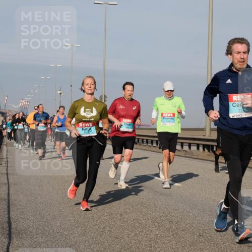 03.10.2025 - Köhlbrandbrückenlauf Fabian Wolf http://msf.ph/oto/9049678 03.10.2025 10:01:02 Position 3 3108, 1883, 17 meine-sportfotos.de