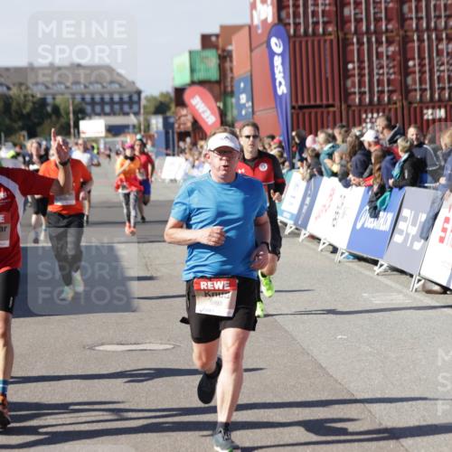 03.10.2025 - Köhlbrandbrückenlauf Jannik Wohlers http://msf.ph/oto/9049683 03.10.2025 13:07:51 Ziel 4159, 4310, 4382, 4639, 5993, 6120, 6163, 6244, 6285, 6384, 6409, 6651, 6696, 6800, 6821 meine-sportfotos.de