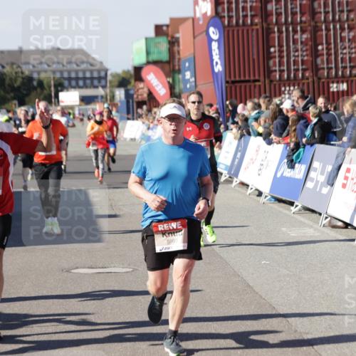 03.10.2025 - Köhlbrandbrückenlauf Jannik Wohlers http://msf.ph/oto/9049686 03.10.2025 13:07:51 Ziel 4159, 4310, 4382, 4639, 5993, 6120, 6163, 6244, 6285, 6384, 6409, 6651, 6696, 6800, 6821 meine-sportfotos.de