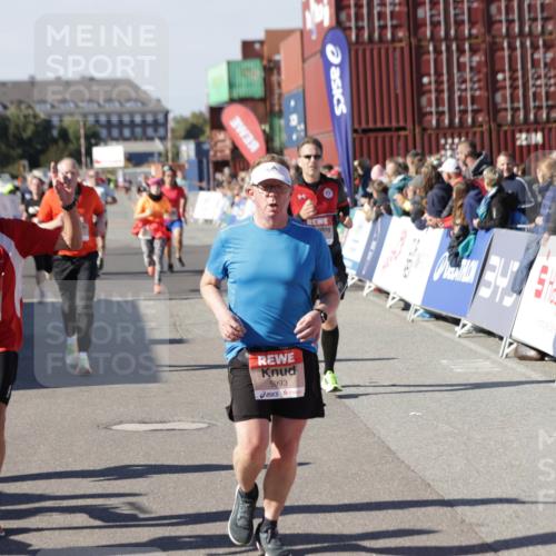 03.10.2025 - Köhlbrandbrückenlauf Jannik Wohlers http://msf.ph/oto/9049690 03.10.2025 13:07:51 Ziel 4159, 4310, 4382, 4639, 5993, 6120, 6163, 6244, 6285, 6384, 6409, 6651, 6696, 6800, 6821 meine-sportfotos.de