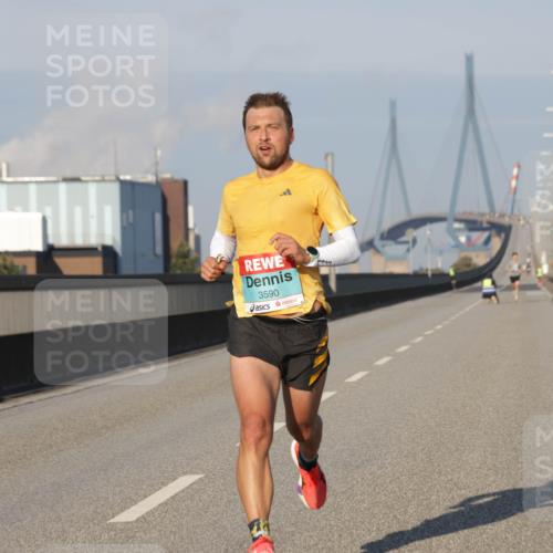 03.10.2025 - Köhlbrandbrückenlauf Jannik Wohlers http://msf.ph/oto/9049695 03.10.2025 09:34:44 Position 3 4, 3590 meine-sportfotos.de