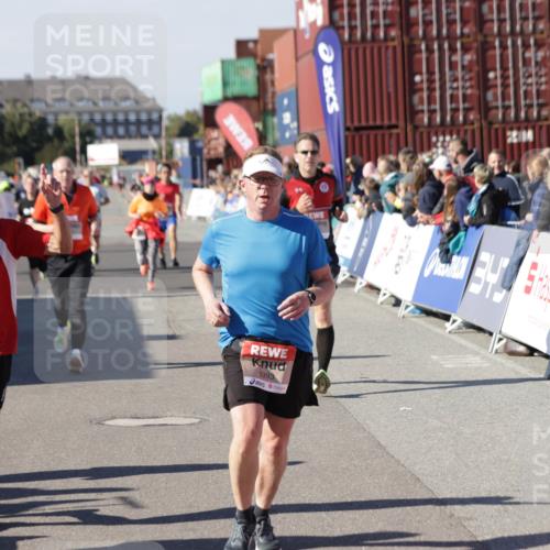 03.10.2025 - Köhlbrandbrückenlauf Jannik Wohlers http://msf.ph/oto/9049698 03.10.2025 13:07:51 Ziel 4159, 4310, 4382, 4639, 5993, 6120, 6163, 6244, 6285, 6384, 6409, 6651, 6696, 6800, 6821 meine-sportfotos.de
