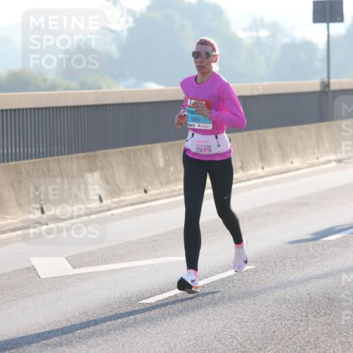 03.10.2025 - Köhlbrandbrückenlauf Lena Gebhardt http://msf.ph/oto/9049704 03.10.2025 09:13:11 Position 1 3203 meine-sportfotos.de