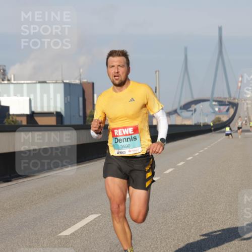 03.10.2025 - Köhlbrandbrückenlauf Jannik Wohlers http://msf.ph/oto/9049705 03.10.2025 09:34:44 Position 3 3590 meine-sportfotos.de