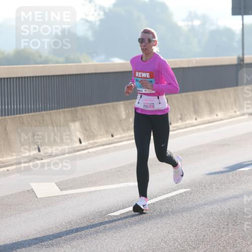 03.10.2025 - Köhlbrandbrückenlauf Lena Gebhardt http://msf.ph/oto/9049710 03.10.2025 09:13:11 Position 1  meine-sportfotos.de