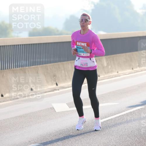 03.10.2025 - Köhlbrandbrückenlauf Lena Gebhardt http://msf.ph/oto/9049715 03.10.2025 09:13:11 Position 1 3203 meine-sportfotos.de