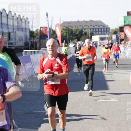 03.10.2025 - Köhlbrandbrückenlauf Jannik Wohlers http://msf.ph/oto/9049718 03.10.2025 13:07:52 Ziel 4159, 4310, 4382, 4639, 5993, 6120, 6163, 6244, 6285, 6384, 6409, 6651, 6696, 6800, 6821 meine-sportfotos.de