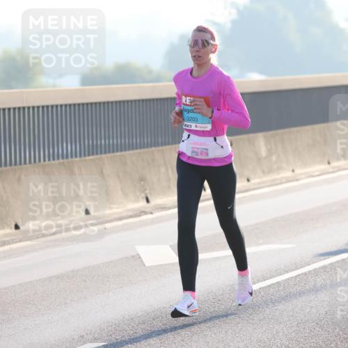 03.10.2025 - Köhlbrandbrückenlauf Lena Gebhardt http://msf.ph/oto/9049721 03.10.2025 09:13:11 Position 1 3203 meine-sportfotos.de