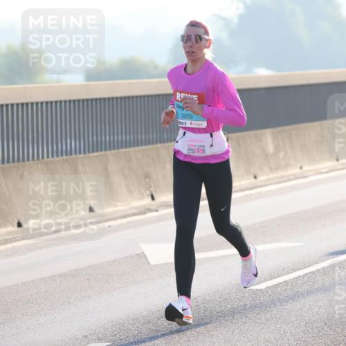 03.10.2025 - Köhlbrandbrückenlauf Lena Gebhardt http://msf.ph/oto/9049727 03.10.2025 09:13:12 Position 1 3203 meine-sportfotos.de