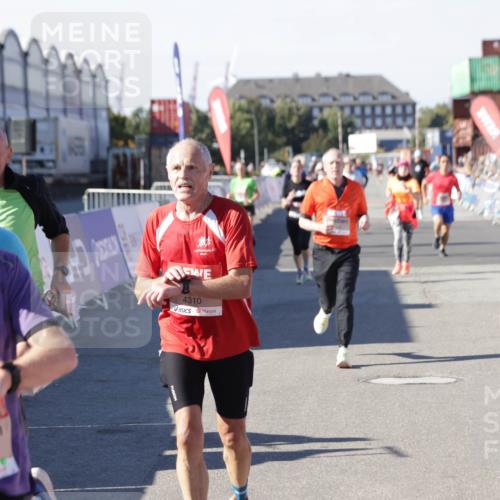 03.10.2025 - Köhlbrandbrückenlauf Jannik Wohlers http://msf.ph/oto/9049728 03.10.2025 13:07:52 Ziel 4159, 4310, 4382, 4639, 5993, 6120, 6163, 6244, 6285, 6384, 6409, 6651, 6696, 6800, 6821 meine-sportfotos.de