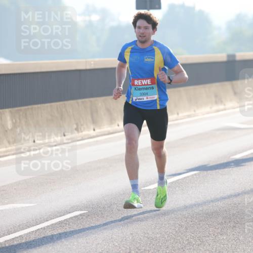 03.10.2025 - Köhlbrandbrückenlauf Lena Gebhardt http://msf.ph/oto/9049734 03.10.2025 09:13:13 Position 1 3304 meine-sportfotos.de