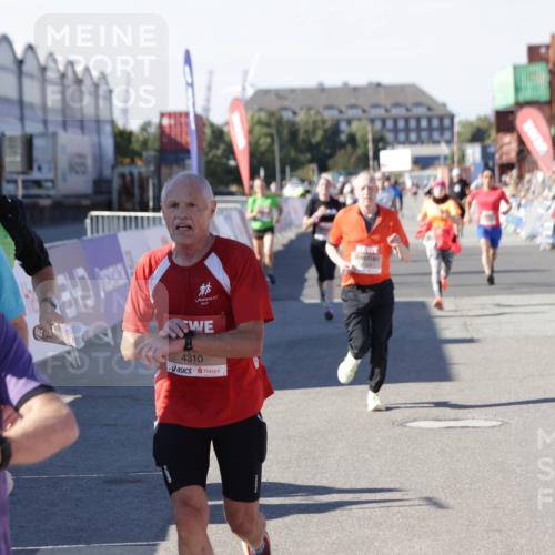 03.10.2025 - Köhlbrandbrückenlauf Jannik Wohlers http://msf.ph/oto/9049745 03.10.2025 13:07:52 Ziel 4159, 4310, 4382, 4639, 5993, 6120, 6163, 6244, 6285, 6384, 6409, 6651, 6696, 6800, 6821 meine-sportfotos.de
