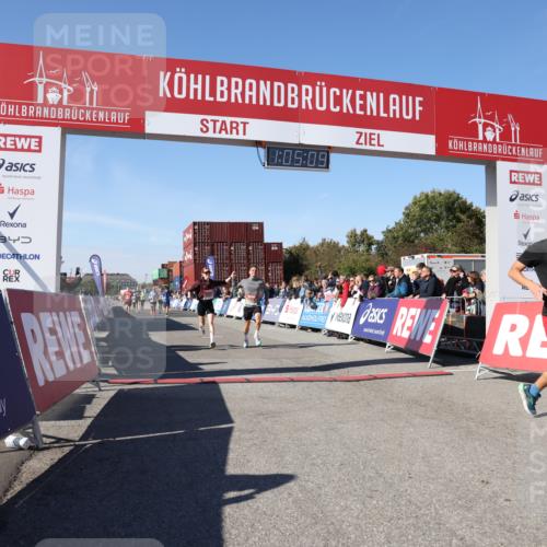 03.10.2025 - Köhlbrandbrückenlauf Lena Gebhardt http://msf.ph/oto/9049755 03.10.2025 13:05:10 Ziel 4098, 4175, 4256, 4390, 4490, 4585, 4751, 5670, 5785, 5951, 5952, 5969, 6561, 6719 meine-sportfotos.de