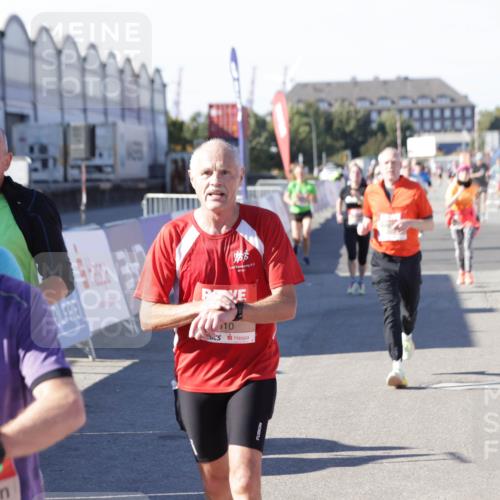 03.10.2025 - Köhlbrandbrückenlauf Jannik Wohlers http://msf.ph/oto/9049761 03.10.2025 13:07:52 Ziel 4159, 4310, 4382, 4639, 5993, 6120, 6163, 6244, 6285, 6384, 6409, 6651, 6696, 6800, 6821 meine-sportfotos.de