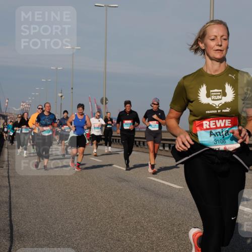 03.10.2025 - Köhlbrandbrückenlauf Fabian Wolf http://msf.ph/oto/9049762 03.10.2025 10:01:04 Position 3 3108, 3265 meine-sportfotos.de