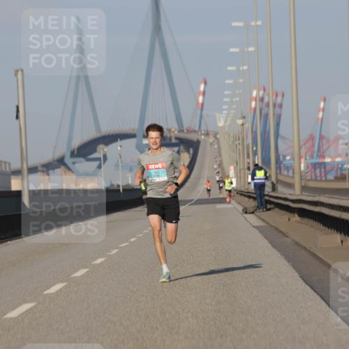 03.10.2025 - Köhlbrandbrückenlauf Jannik Wohlers http://msf.ph/oto/9049767 03.10.2025 09:35:00 Position 3 3782 meine-sportfotos.de