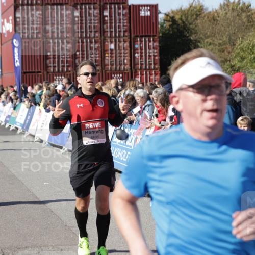 03.10.2025 - Köhlbrandbrückenlauf Jannik Wohlers http://msf.ph/oto/9049769 03.10.2025 13:07:53 Ziel 4159, 4310, 4382, 4639, 5959, 5993, 6120, 6163, 6244, 6285, 6348, 6384, 6409, 6651, 6696, 6821 meine-sportfotos.de