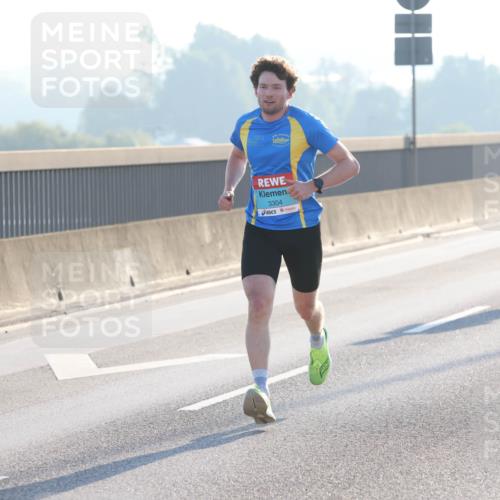 03.10.2025 - Köhlbrandbrückenlauf Lena Gebhardt http://msf.ph/oto/9049777 03.10.2025 09:13:14 Position 1 3304 meine-sportfotos.de