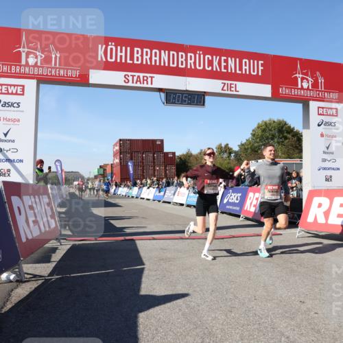 03.10.2025 - Köhlbrandbrückenlauf Lena Gebhardt http://msf.ph/oto/9049799 03.10.2025 13:05:11 Ziel 4098, 4175, 4256, 4344, 4390, 4490, 4585, 4751, 5785, 5951, 5969, 6081, 6719 meine-sportfotos.de